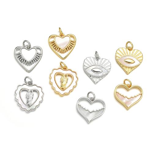 Pendentifs coeur en laiton, avec coquille, Placage, DIY & styles différents pour le choix, plus de couleurs à choisir, Vendu par PC