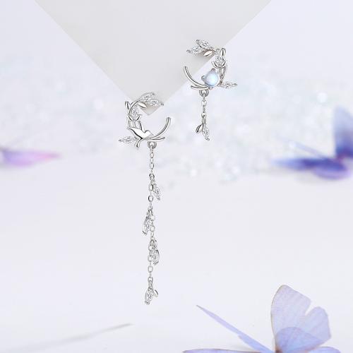 Plata de ley 925 Pendientes asimétricos, con Vidrio, trigopan, chapado en platina real, micro arcilla de zirconia cúbica & para mujer, long earring size 11.9x46mm, short earring size 37x20.4mm, Vendido por Par