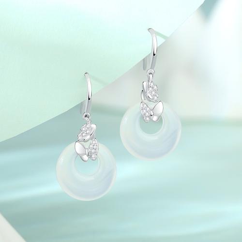 Plata de ley 925 Pendientes con Colgantes, con Blanco Calcedonia, Mariposa, chapado en platina real, micro arcilla de zirconia cúbica & para mujer, 12.80x26.60mm, Vendido por Par