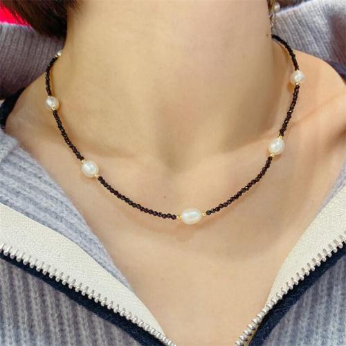 Collier de perles d'eau douce naturelles, Spinelle, avec perle d'eau douce cultivée & laiton, avec 5cm chaînes de rallonge, bijoux de mode, noire, Longueur:40 cm, Vendu par PC