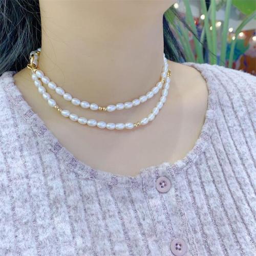 Collier de chaîne en laiton de perles d'eau douce, perle d'eau douce cultivée, avec laiton, Placage de couleur d'or, bijoux de mode, blanc, Longueur:75 cm, Vendu par PC