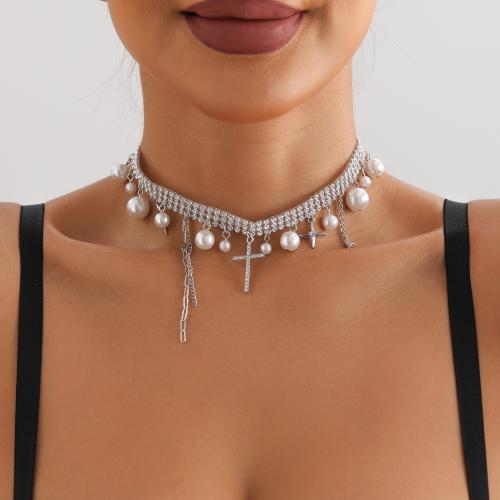 aleación de zinc collar, con Perlas plásticas, con 3.9inch extender cadena, chapado en color de platina, diferentes estilos para la opción & para mujer & con diamantes de imitación, longitud:aproximado 13.3 Inch, Vendido por UD