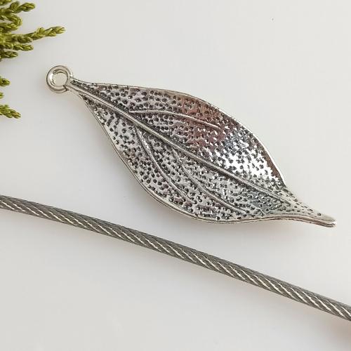 Pendentifs feuilles en alliage de zinc , Plaqué de couleur d'argent, DIY, 17x50mm, 100PC/sac, Vendu par sac