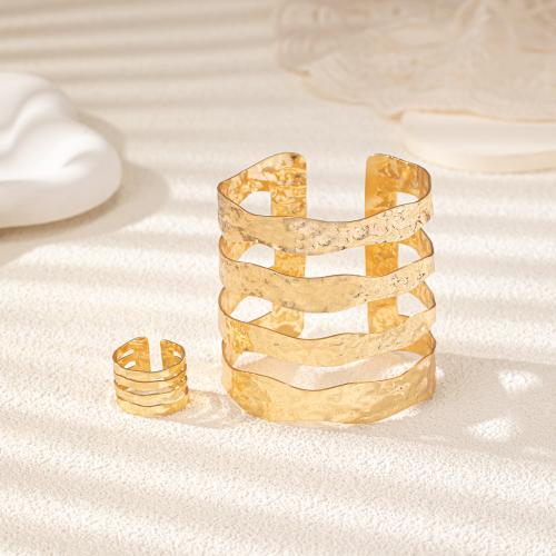 Conjuntos de joyería de aleación de zinc, brazalete del pun & anillo de dedo, chapado, para mujer, dorado, Vendido por Set