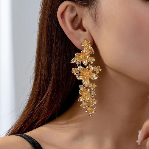 Tibetan Style Stud Earring, petals, plated, for woman, gold, Sold By Pair