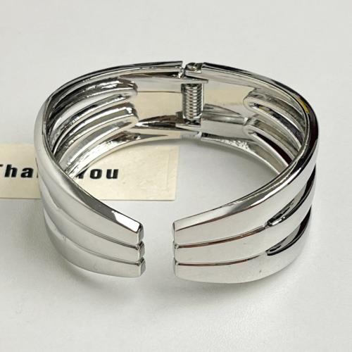 Brazalete de Aleación de Zinc, chapado, Joyería & para mujer & hueco, más colores para la opción, Inner diameter :6cm., Vendido por UD