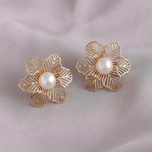 Brass Stud Earring, with Plastic Pearl, Flower, gold color plated, fashion jewelry & for woman & hollow, Sold By Pair