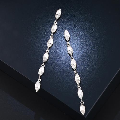 Boucles d'oreilles en alliage de zinc, avec cristal, croix, Placage de couleur argentée, bijoux de mode, argent, protéger l'environnement, sans nickel, plomb et cadmium, 105x6mm, Vendu par paire