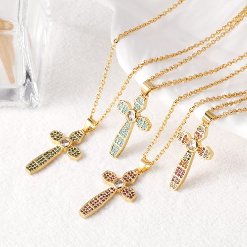 Collier en laiton cubique Zircon Micro Pave, avec 5cm chaînes de rallonge, croix, Placage de couleur d'or, bijoux de mode & modèles différents pour le choix & pavé de micro zircon, plus de couleurs à choisir, protéger l'environnement, sans nickel, plomb et cadmium, 16x29mm, Longueur:45 cm, Vendu par PC