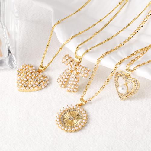 Collier en laiton cubique Zircon Micro Pave, Placage de couleur d'or, bijoux de mode & modèles différents pour le choix & pavé de micro zircon, doré, protéger l'environnement, sans nickel, plomb et cadmium, Vendu par PC