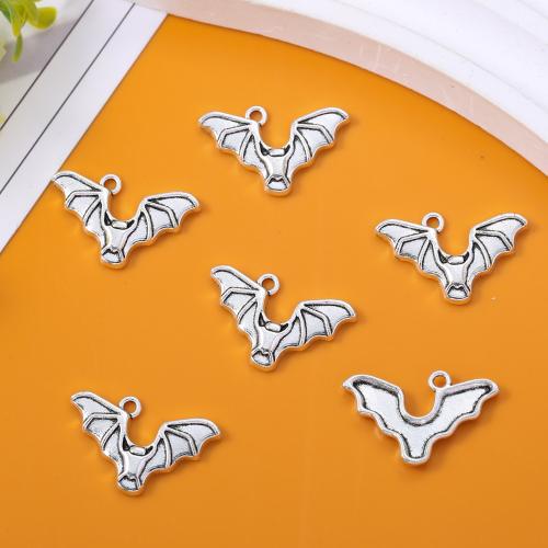 Pendentifs animaux en alliage de zinc, Chauve-souris, Plaqué de couleur d'argent, DIY, protéger l'environnement, sans nickel, plomb et cadmium, 15x24mm, Environ 100PC/sac, Vendu par sac