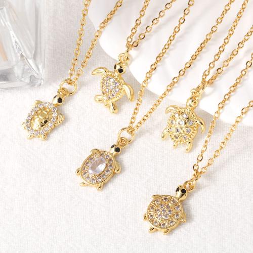 Collier en laiton cubique Zircon Micro Pave, tortue, Placage de couleur d'or, bijoux de mode & modèles différents pour le choix & pavé de micro zircon, doré, protéger l'environnement, sans nickel, plomb et cadmium, Vendu par PC