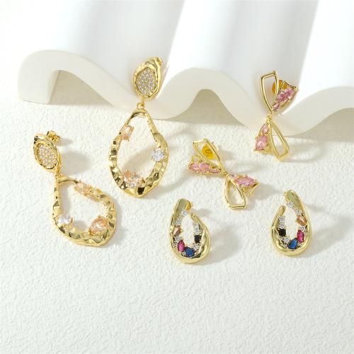 Boucles d'oreilles en laiton zircon cubique pavent, Placage de couleur d'or, bijoux de mode & styles différents pour le choix & pavé de micro zircon & pour femme, plus de couleurs à choisir, protéger l'environnement, sans nickel, plomb et cadmium, Vendu par paire