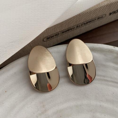 Brass Stud Earring, fashion jewelry & for woman, 30.20x18.20mm, Sold By Pair