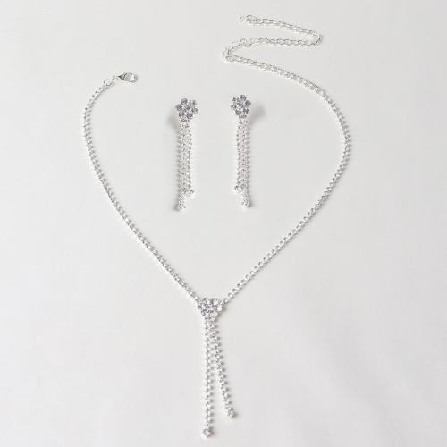 Parures de bijoux en alliage zinc, Boucle d’oreille stud & collier, alliage de zinc, Placage, pour femme & avec strass, argent, Necklace: 33 and 16.5cm tail chain earrings: 6.9*1.1cm, Vendu par fixé