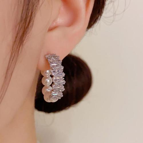 Boucles d'oreilles en laiton zircon cubique pavent, avec Plastique ABS perle, Placage de couleur argentée, bijoux de mode & pavé de micro zircon, argent, protéger l'environnement, sans nickel, plomb et cadmium, 7x27mm, Vendu par paire