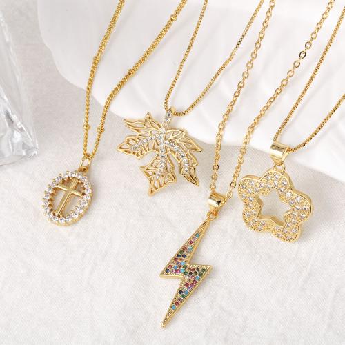 Collier en laiton cubique Zircon Micro Pave, Placage de couleur d'or, bijoux de mode & modèles différents pour le choix & pavé de micro zircon, doré, protéger l'environnement, sans nickel, plomb et cadmium, Vendu par PC