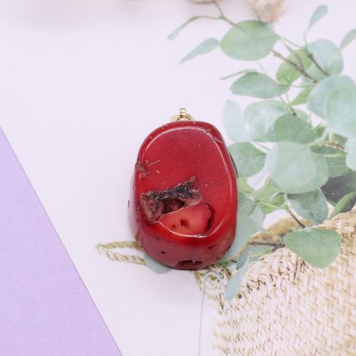 Résine synthétique Pendentif, Irrégulière, Placage de couleur d'or, DIY, rouge, 20x30mm, Vendu par PC