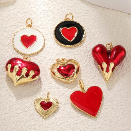 Pendentifs coeur en laiton, Placage de couleur d'or, DIY & styles différents pour le choix & émail, plus de couleurs à choisir, protéger l'environnement, sans nickel, plomb et cadmium, Vendu par PC