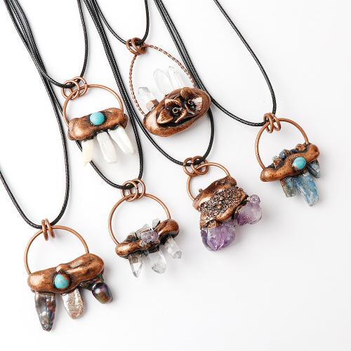 Collier de quartz, Cristal naturel, avec cordon en cuir & coquille d'ormeau & perle d'eau douce cultivée & laiton & alliage de zinc, avec 5cm chaînes de rallonge, Plaqué de couleur de cuivre antique, Forme différente pour le choix & unisexe, plus de couleurs à choisir, protéger l'environnement, sans nickel, plomb et cadmium, about:25-50mm, Longueur:Environ 45 cm, Vendu par PC