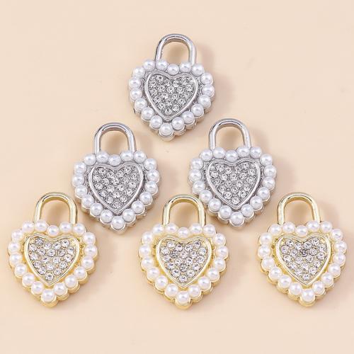 Colgantes de diamantes de imitación de la aleación de zinc, con Perlas plásticas, Corazón, chapado, Bricolaje & con diamantes de imitación, más colores para la opción, 4PCs/Bolsa, Vendido por Bolsa