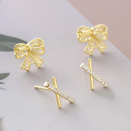 Boucles d'oreilles en laiton zircon cubique pavent, avec zircon cubique, Placage de couleur d'or, bijoux de mode & styles différents pour le choix & pour femme, Vendu par paire