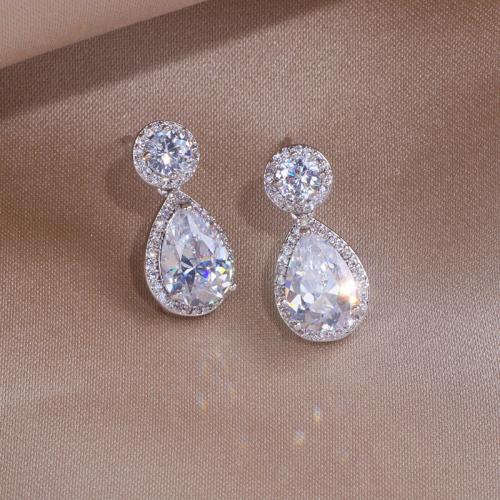 Cubic Zirconia Micro Pave Brass Earring, with Cubic Zirconia, Teardrop, plated, fashion jewelry & for woman, Sold By Pair