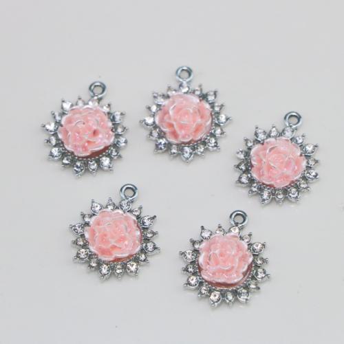 Zinc alliage strass Pendants, alliage de zinc, avec résine, Rose, Placage de couleur argentée, DIY & avec strass, rose, protéger l'environnement, sans nickel, plomb et cadmium, Vendu par PC