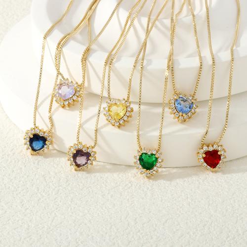 Collier en laiton cubique Zircon Micro Pave, coeur, Placage de couleur d'or, bijoux de mode & pavé de micro zircon, plus de couleurs à choisir, protéger l'environnement, sans nickel, plomb et cadmium, 10x10x6mm, Vendu par PC