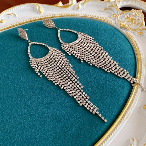 Fashion Fringe Boucles d'oreilles, laiton, pour femme & avec strass & creux, argent, 150x35mm, Vendu par paire