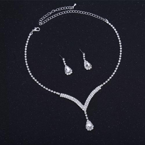 Brass Ensemble de bijoux, Boucle d’oreille stud & collier, laiton, avec cristal, Placage, 2 pièces & pour femme & avec strass, plus de couleurs à choisir, Vendu par fixé