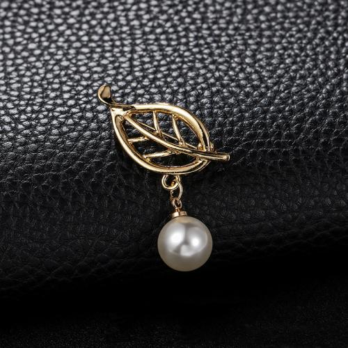 aleación de zinc broche, con Perlas plásticas, Hoja, chapado en color dorado, para mujer & hueco, 31x35mm, Vendido por UD