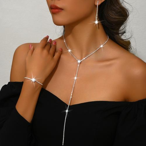 Messing Mode Schmuckset, Armband & Ohrring & Halskette, silberfarben plattiert, drei Stücke & für Frau & mit Strass, verkauft von setzen