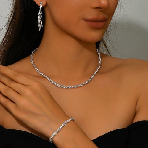 Messing Mode Schmuckset, Armband & Ohrring & Halskette, silberfarben plattiert, drei Stücke & für Frau & mit Strass, verkauft von setzen