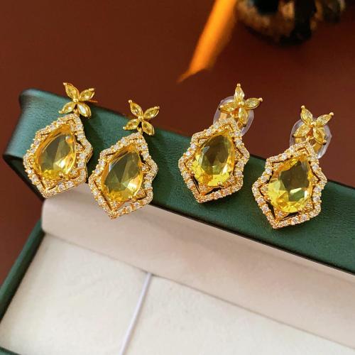 Messing Tropfen Ohrring, Geometrisches Muster, goldfarben plattiert, verschiedene Stile für Wahl & Micro pave Zirkonia & für Frau, verkauft von Paar