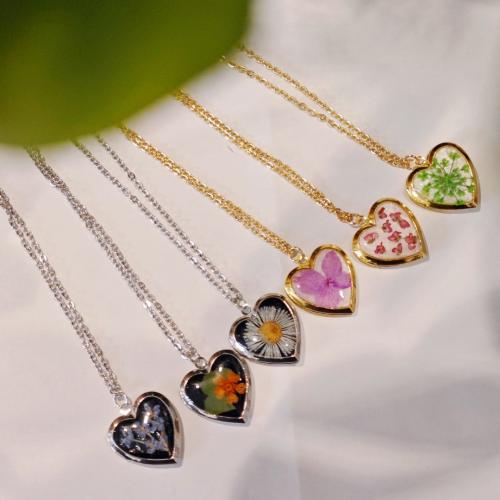 Pressed Dried Flower Jewelry , Brass, with Dried Flower, with 5cm extender chain, Heart, fashion jewelry & for woman & epoxy gel, Length:Approx 45 cm, Sold By PC