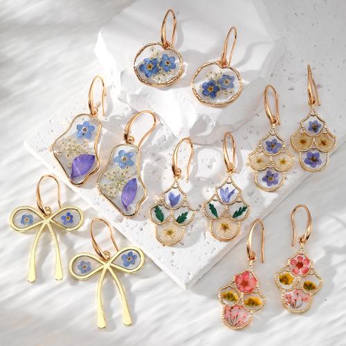 Boucles d'oreilles en alliage de zinc, plastique, avec Fleurs séchées & alliage de zinc, goutté d'époxy, bijoux de mode, plus de couleurs à choisir, Vendu par paire
