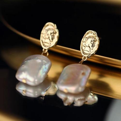 Pendientes de Perlas de Freshwater, Perlas cultivadas de agua dulce, con metal, Barroco, chapado en color dorado, Joyería, más colores para la opción, 4x6mm, Vendido por Par