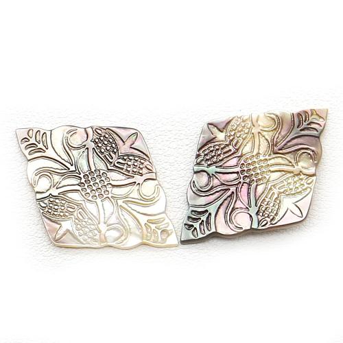Pendentifs coquillage, Black-Lip-Shell, Losange, gravé, naturel & DIY, 24x34mm, Vendu par PC