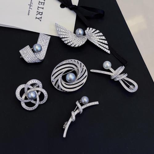Broche perle d'eau douce, laiton, avec perle d'eau douce cultivée, bijoux de mode & pavé de micro zircon, plus de couleurs à choisir, 6-8mm, Vendu par PC