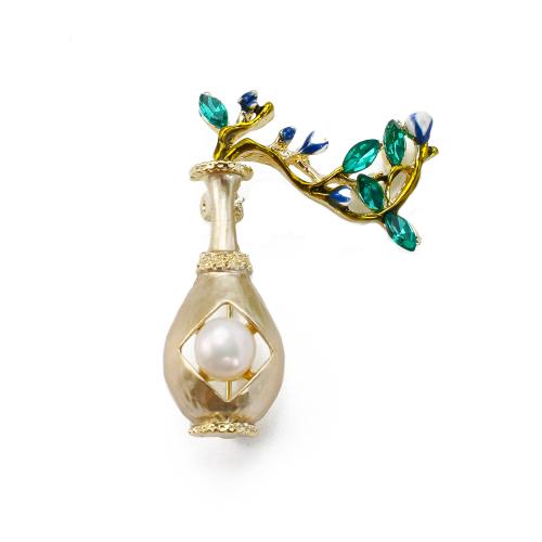 Broche perle d'eau douce, alliage de zinc, avec perle d'eau douce cultivée & strass, Placage de couleur d'or, bijoux de mode, plus de couleurs à choisir, 33.01x14.50x47.01mm, Vendu par PC