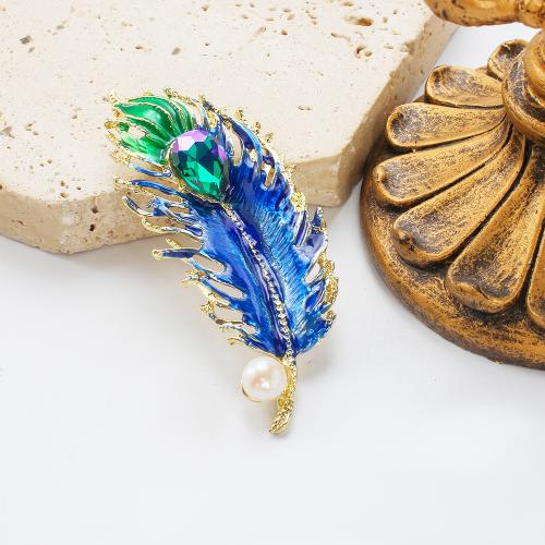 Broche perle d'eau douce, alliage de zinc, avec perle d'eau douce cultivée & strass, Placage de couleur d'or, bijoux de mode & émail, plus de couleurs à choisir, 31.82x10.65x74.55mm, Vendu par PC
