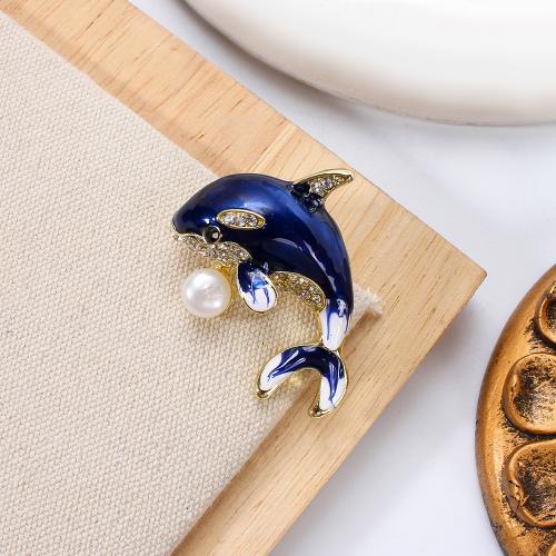 Broche perle d'eau douce, alliage de zinc, avec perle d'eau douce cultivée, Baleine, Placage de couleur d'or, bijoux de mode & émail & avec strass, plus de couleurs à choisir, 37.79x14.18x31.41mm, Vendu par PC