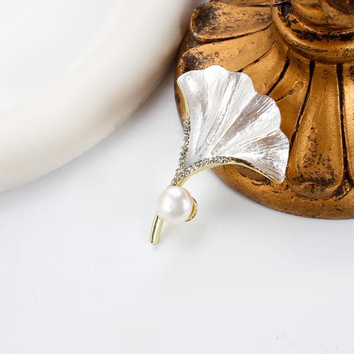 Broche perle d'eau douce, alliage de zinc, avec perle d'eau douce cultivée, Ginkgo Feuille, Placage de couleur d'or, bijoux de mode & émail & avec strass, plus de couleurs à choisir, 35.92x7.66x44.78mm, Vendu par PC