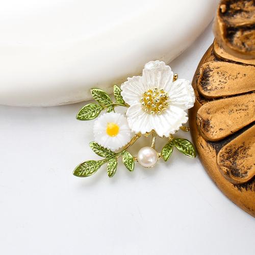 Broche perle d'eau douce, alliage de zinc, avec perle d'eau douce cultivée & résine, fleur, Placage de couleur d'or, bijoux de mode & émail, plus de couleurs à choisir, 46.93x14.56x32.89mm, Vendu par PC