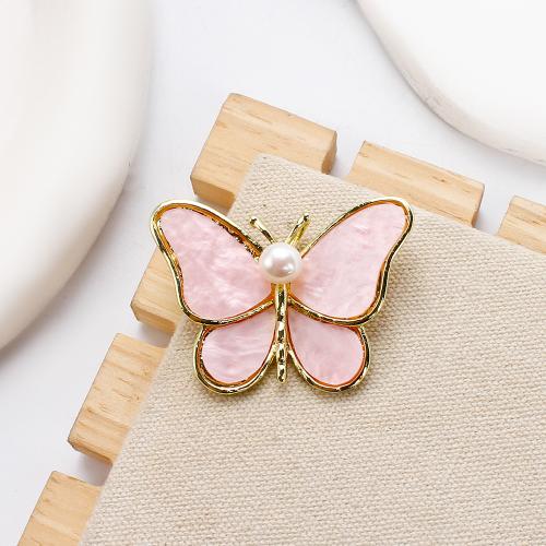 Broche perle d'eau douce, alliage de zinc, avec coquille rose & perle d'eau douce cultivée, papillon, Placage de couleur d'or, bijoux de mode, plus de couleurs à choisir, 41.85x13.92x30.20mm, Vendu par PC