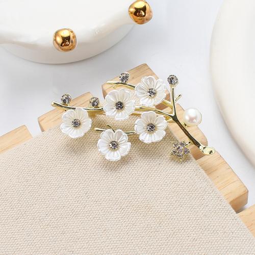 Broche perle d'eau douce, alliage de zinc, avec perle d'eau douce cultivée & Acrylique, Fleur de prunier, Placage de couleur d'or, bijoux de mode & avec strass, plus de couleurs à choisir, 59.12x13.56x33.80mm, Vendu par PC