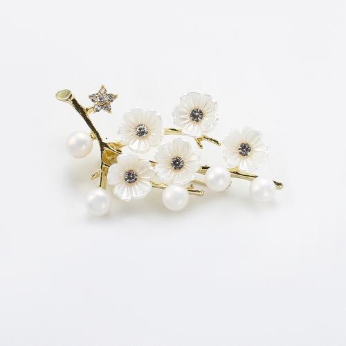 Broche perle d'eau douce, alliage de zinc, avec perle d'eau douce cultivée & Acrylique, Fleur de prunier, Placage de couleur d'or, bijoux de mode & avec strass, plus de couleurs à choisir, 58.40x13.33x31.16mm, Vendu par PC