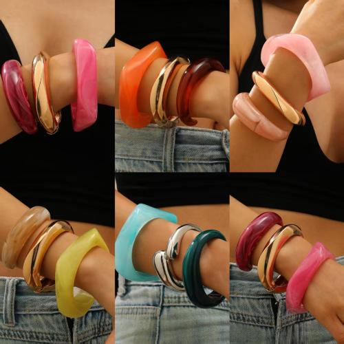 Bracelets résine, avec alliage de zinc, Placage de couleur d'or, bijoux de mode, plus de couleurs à choisir, Vendu par PC
