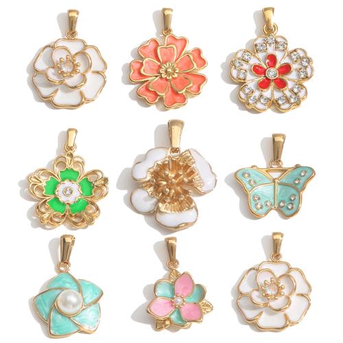 Pendentif fleur en acier inoxydable, Acier inoxydable 304, avec perle de plastique, Placage de couleur d'or, DIY & émail & avec strass, doré, 10PC/sac, Vendu par sac